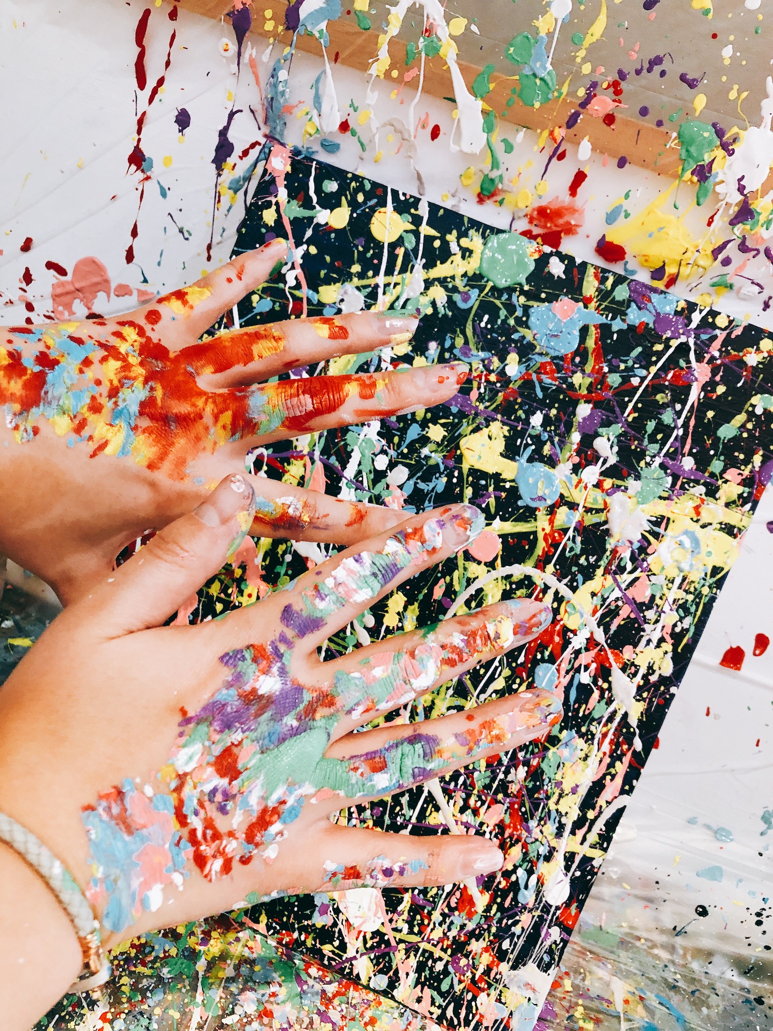 Parent & Child 親子 ファミリー アクションペインティン Paint like Pollock Artbar Tokyo Paint and Wine Art