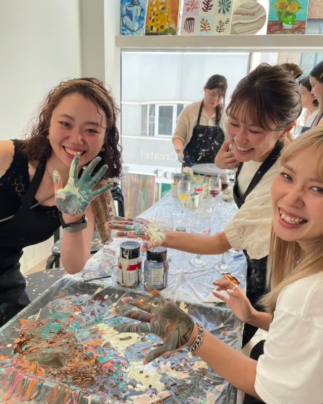 ✨GOLDEN WEEK✨

ゴールデンウィーク、ちょっと特別な体験をしませんか？
Artbarで、アート・ワイン・新しい出会いを楽しもう！

たらし込みアート、抽象画、春のフローラル、モネの名作など、ワクワクするワークショップが盛りだくさん！
ワインとソフトドリンク飲み放題付きで、最高の思い出を作りましょう。

チケットは数量限定。お早めに！
www.artbar.co.jp

Looking for a fresh and creative way to spend Golden Week?

Come unwind at Artbar with wine, friends, and art!

Explore unique experiences like paint pouring, abstract painting, spring florals, Monet masterpieces, and more.
Sip all-you-can-drink wine and soft drinks, meet new people, and make unforgettable memories.

Tickets are limited—book before they’re gone!
www.artbar.co.jp

#artbartokyo #tokyoandaroundtokyo #tokyothingstodo #tokyoartsandculture #アートバー #アートバー東京 #ゴルデンウィーク #ゴールデンウイークの過ごし方 #ゴールデンウィークイベント #ゴールデンウイークお出かけ